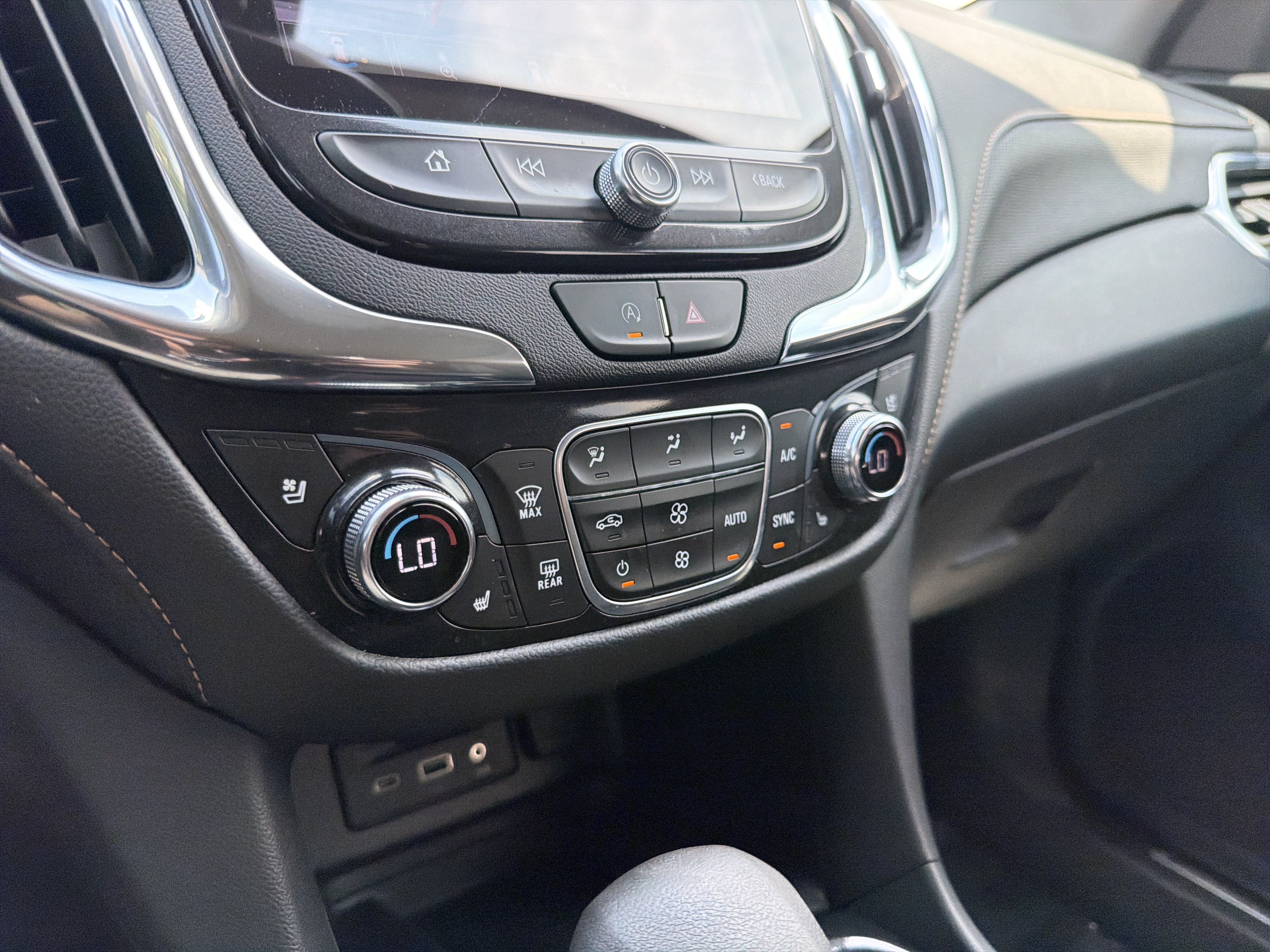 Used 2023 Chevrolet Equinox Premier FWD image 26