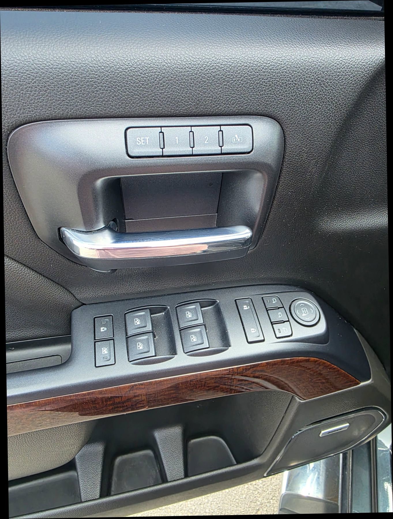 Used 2018 GMC Sierra 1500 SLT image 17