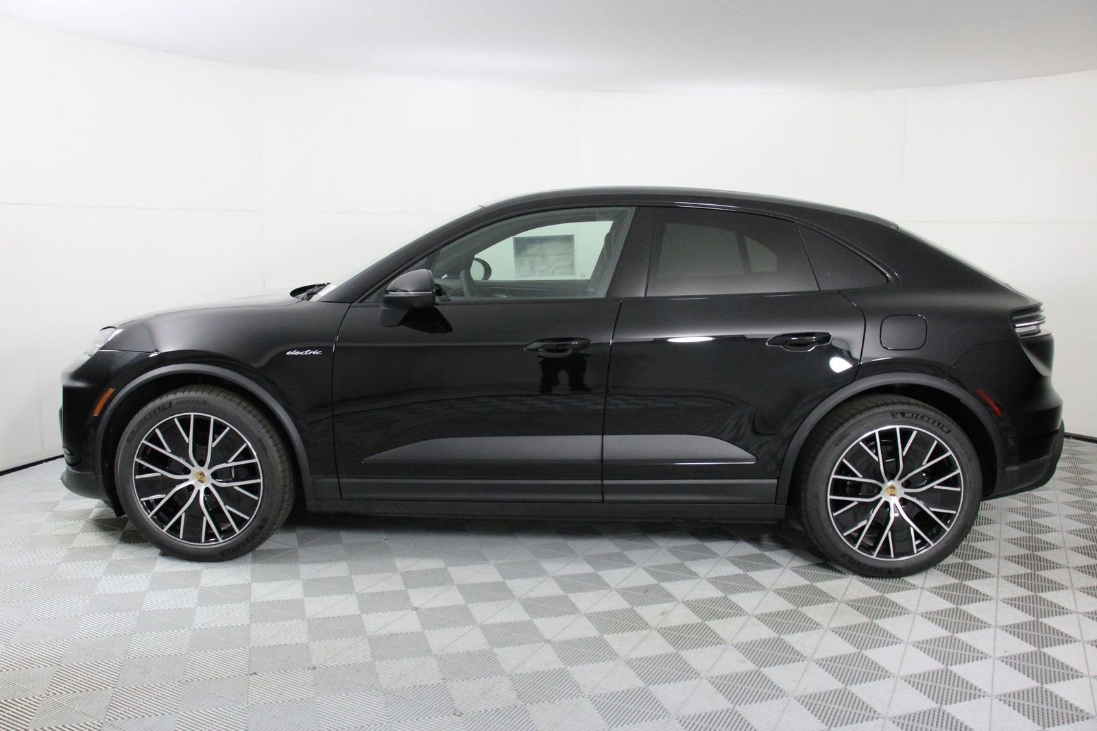 New 2026 Porsche Macan Electric RWD image 2