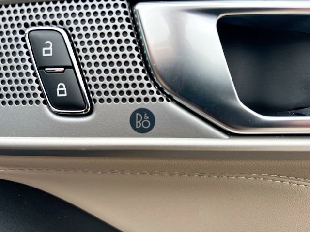 Used 2020 Ford Explorer Limited image 34