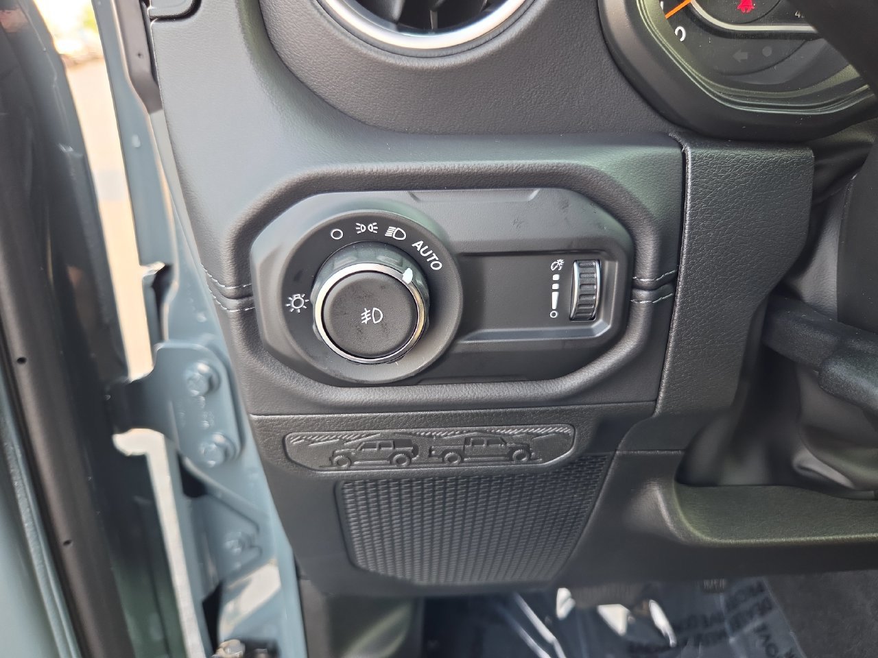 New 2026 Jeep Wrangler Unlimited Sahara AWD/4WD image 32