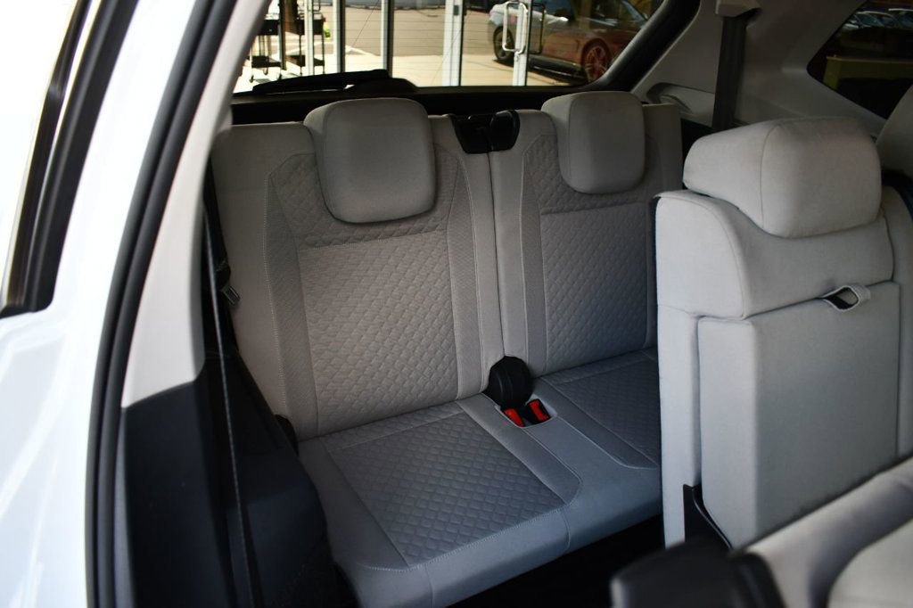 Used 2018 Volkswagen Tiguan S image 17