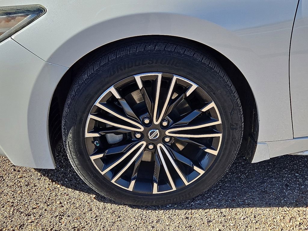 Used 2016 Nissan Maxima Platinum w/ Interior Lighting Package image 10