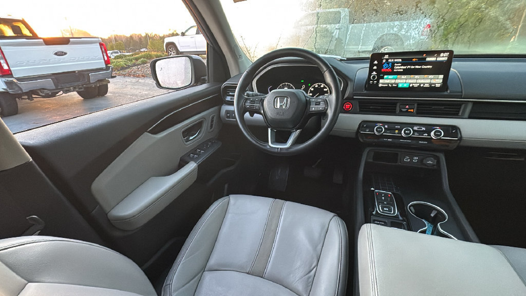Used 2023 Honda Pilot Touring image 35