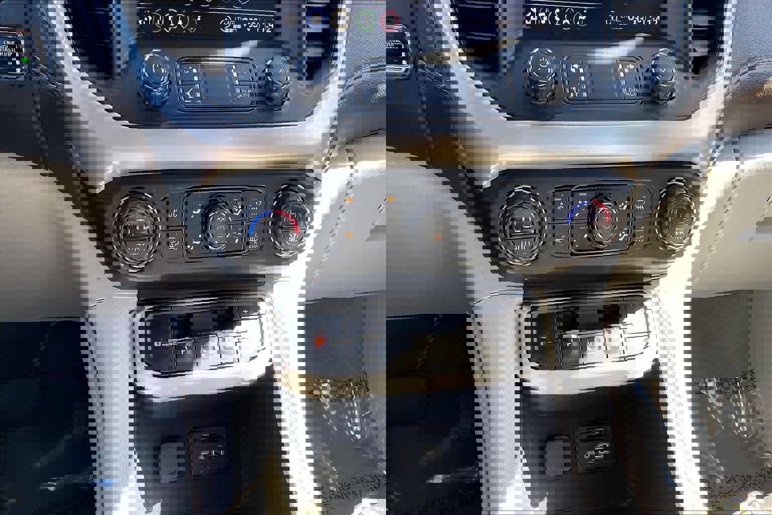 Used 2021 GMC Acadia SLT image 32