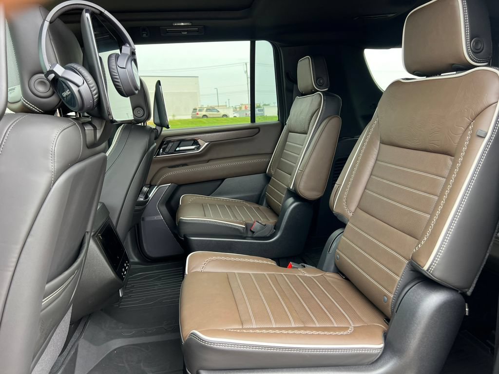 New 2026 GMC Yukon XL Denali Ultimate w/ LPO, Floor Liner Package AWD/4WD image 4