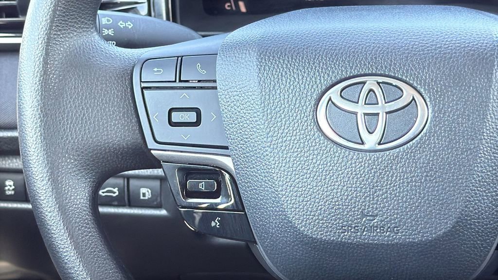 Used 2025 Toyota Camry LE image 21