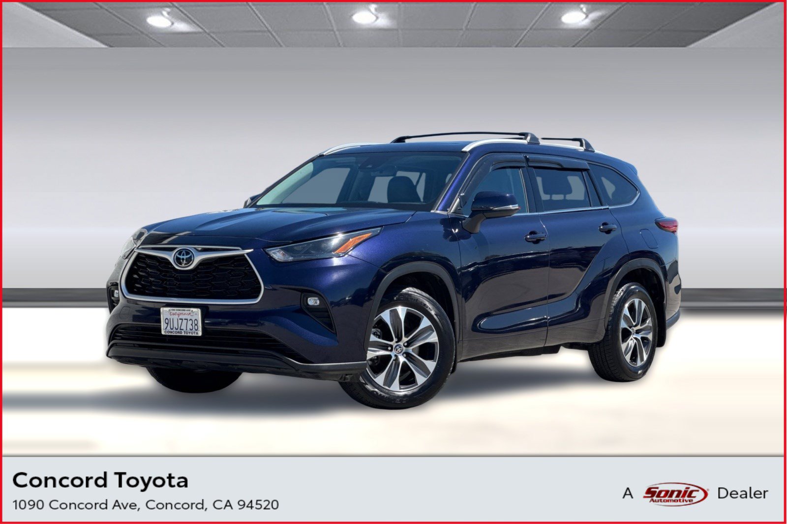 Used 2022 Toyota Highlander XLE AWD/4WD image 1