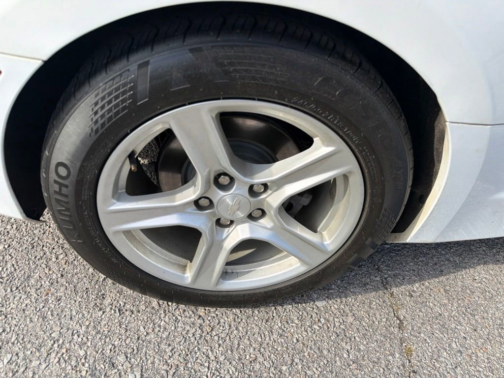 Used 2021 Chevrolet Camaro LT RWD image 14