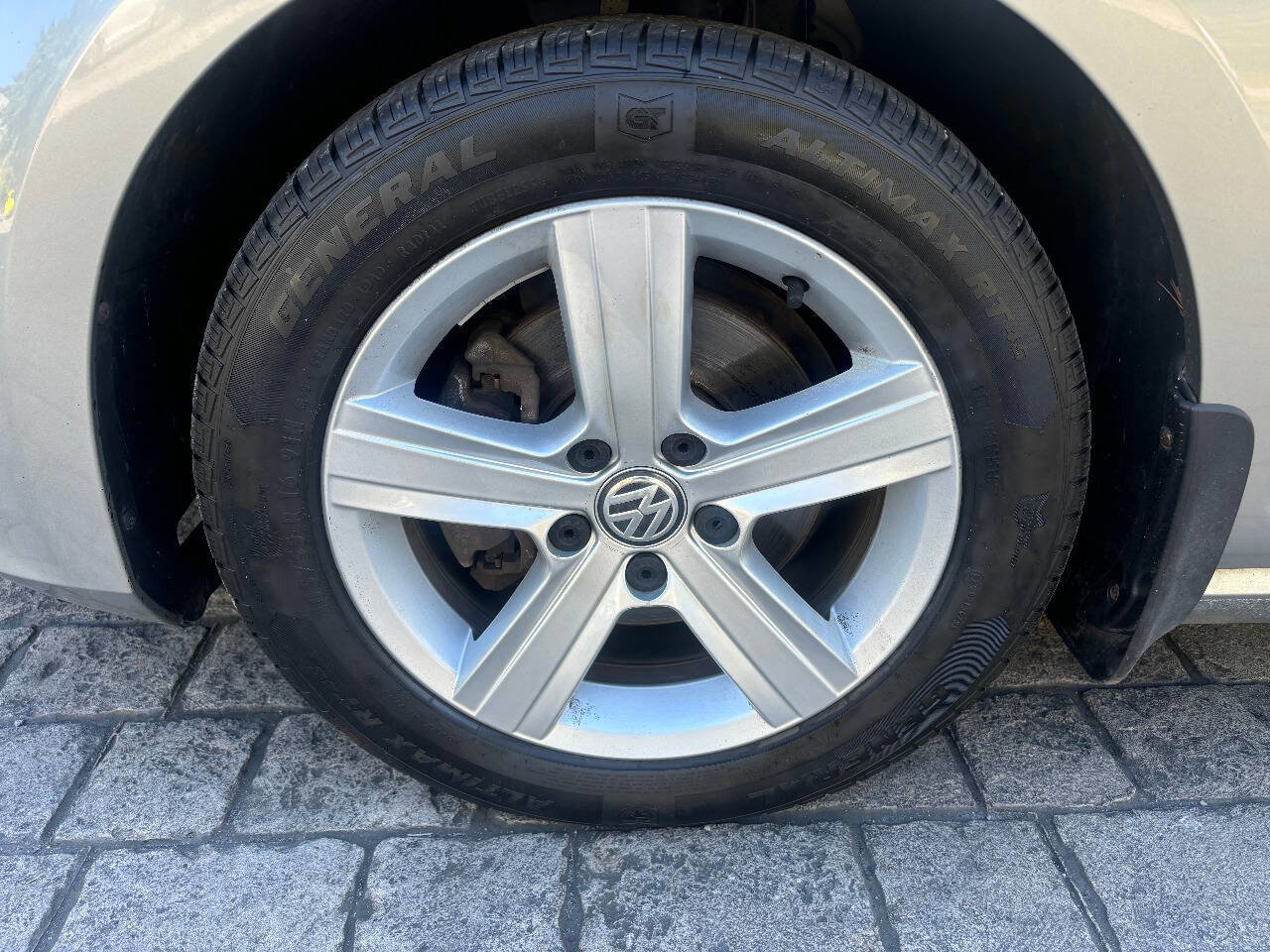 Used 2017 Volkswagen Golf Wolfsburg Edition image 14