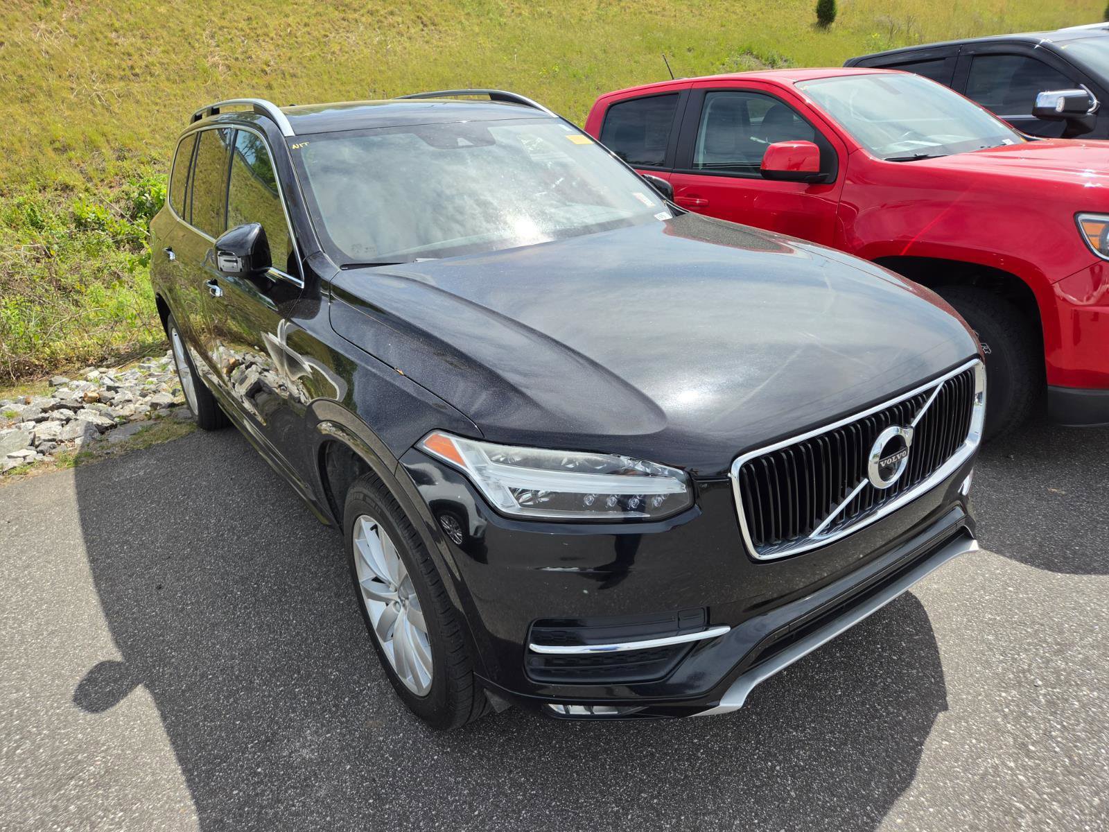 Used 2017 Volvo XC90 T6 Momentum w/ Vision Package image 3