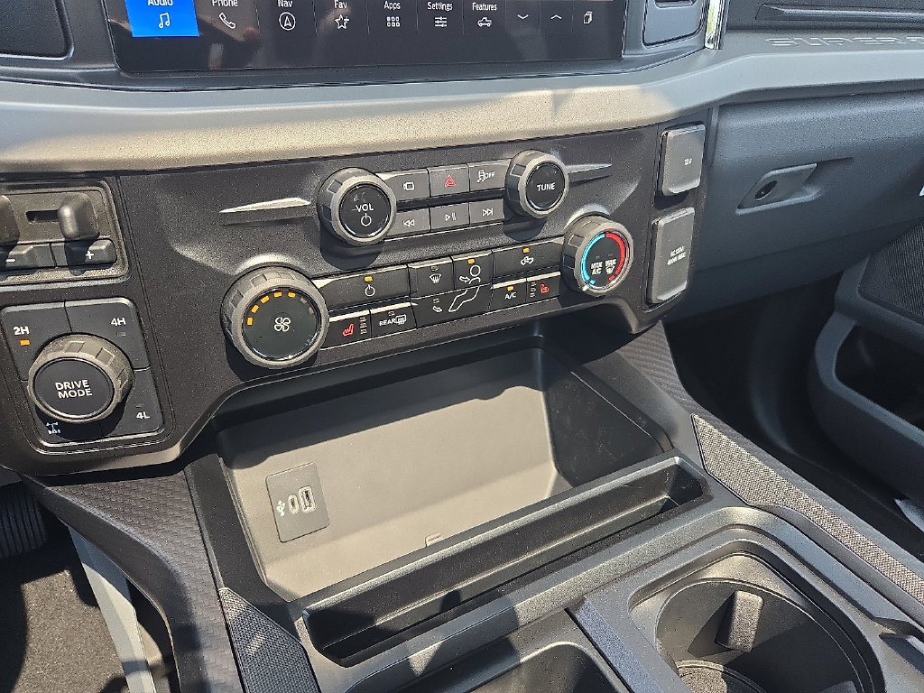 New 2026 Ford F250 XLT w/ XLT Premium Package AWD/4WD image 14