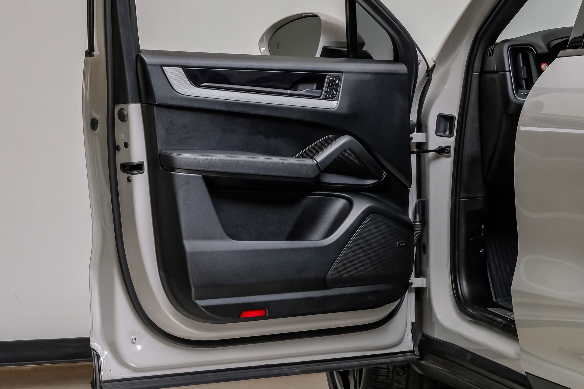 Used 2024 Porsche Cayenne Coupe image 45