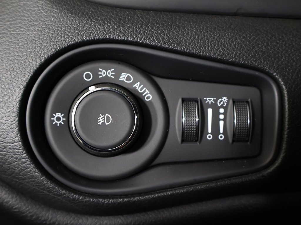 Used 2020 Jeep Renegade Limited w/ Trailer Tow Group image 34