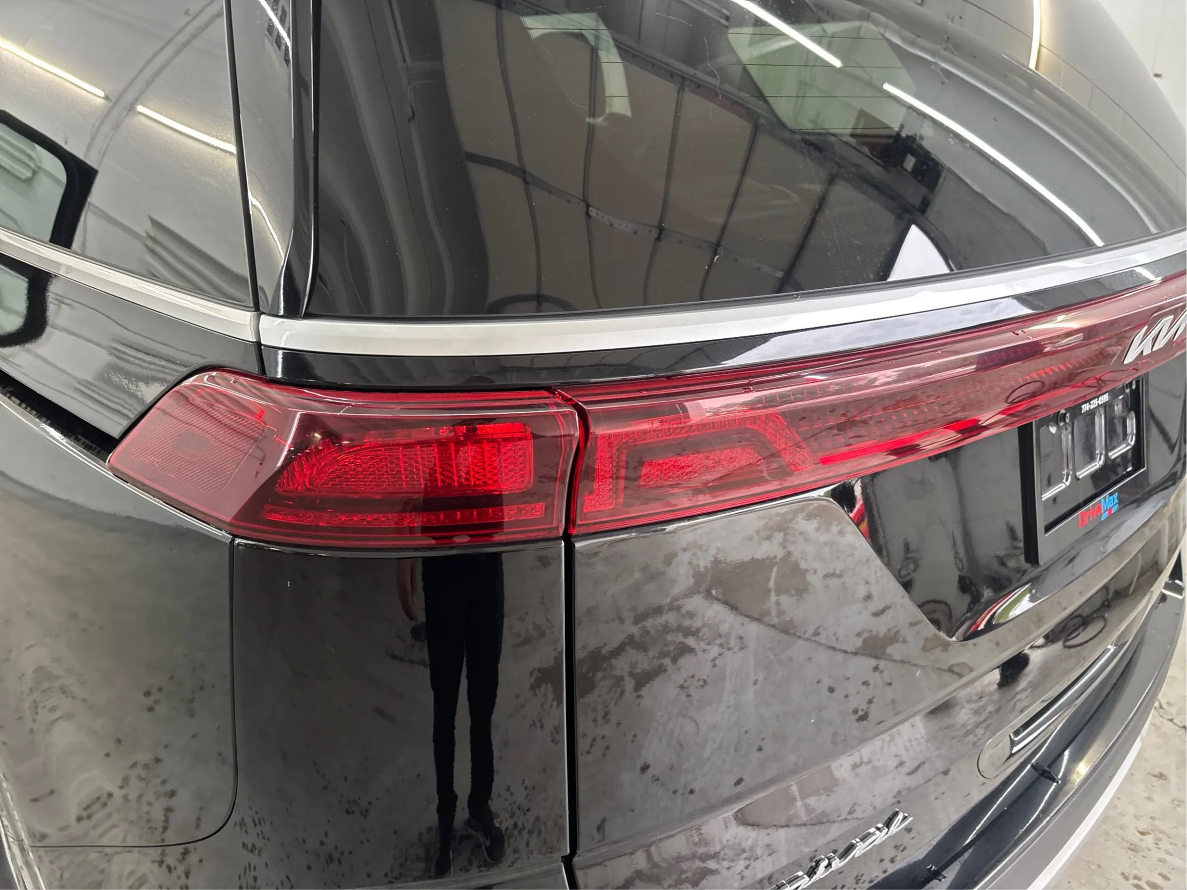 Used 2022 Kia Carnival LX FWD image 32