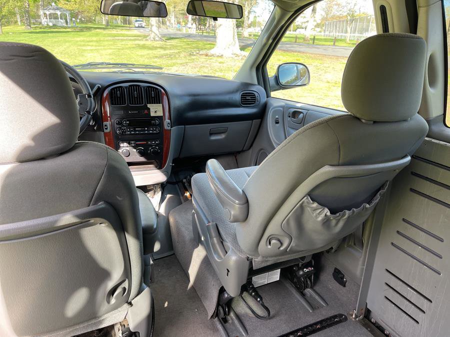 Used 2005 Chrysler Town & Country LX w/ Popular Equipment Group II image 35