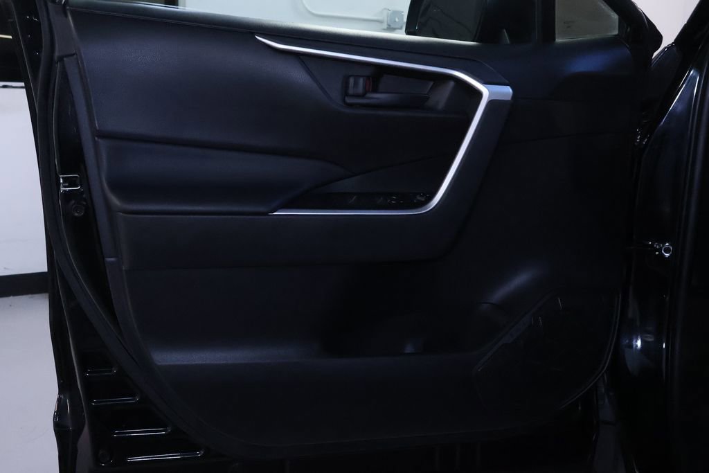 Used 2022 Toyota RAV4 LE AWD/4WD image 12