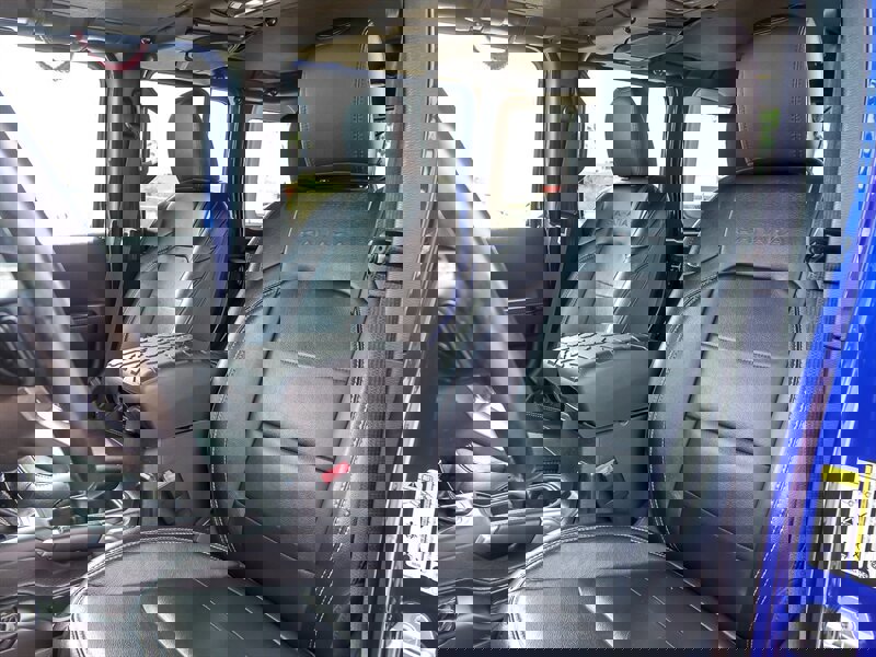 Used 2018 Jeep Wrangler Unlimited Sahara image 12