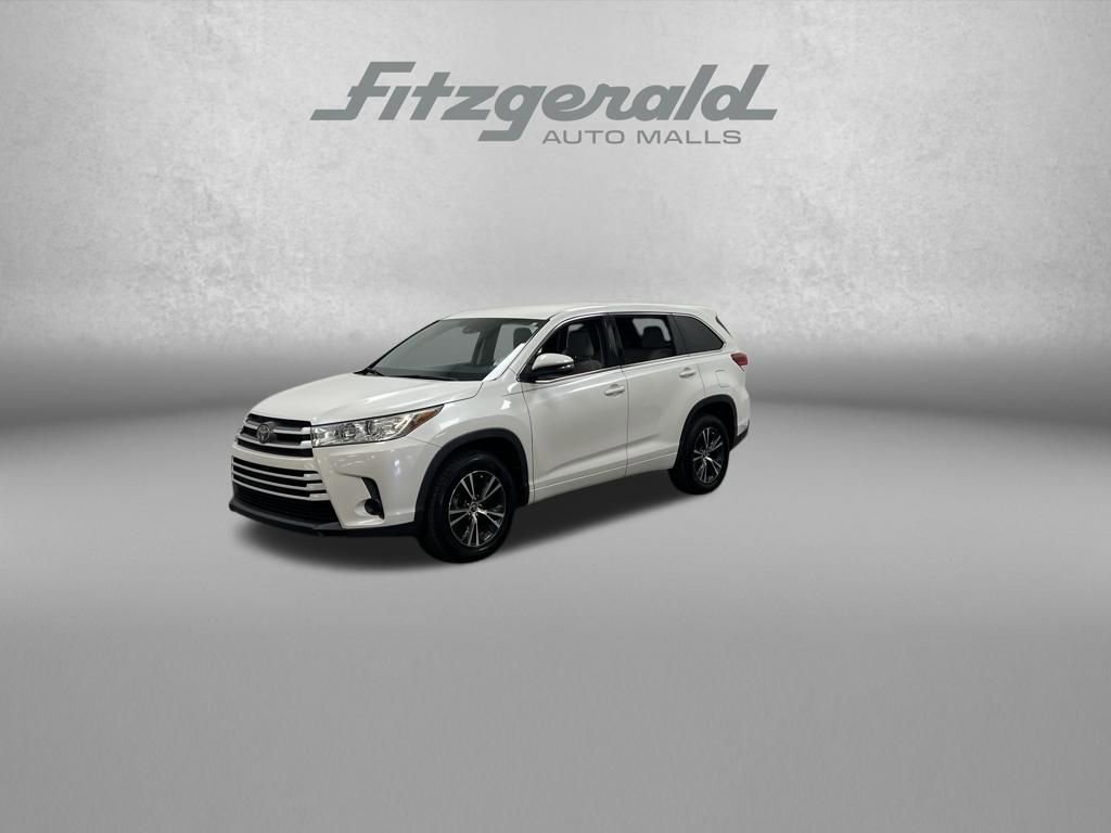 Used 2018 Toyota Highlander LE image 1