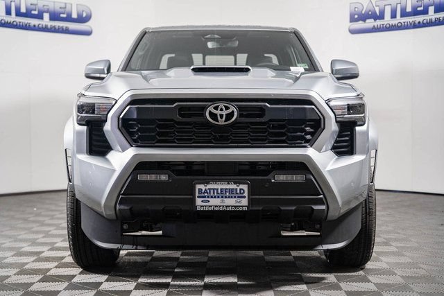 New 2025 Toyota Tacoma TRD Sport w/ TRD Sport Upgrade Package AWD/4WD image 2