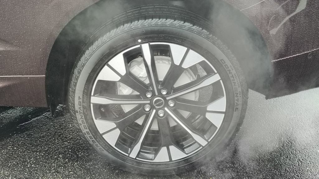 New 2026 Volvo XC60 B5 Plus w/ Climate Package image 28