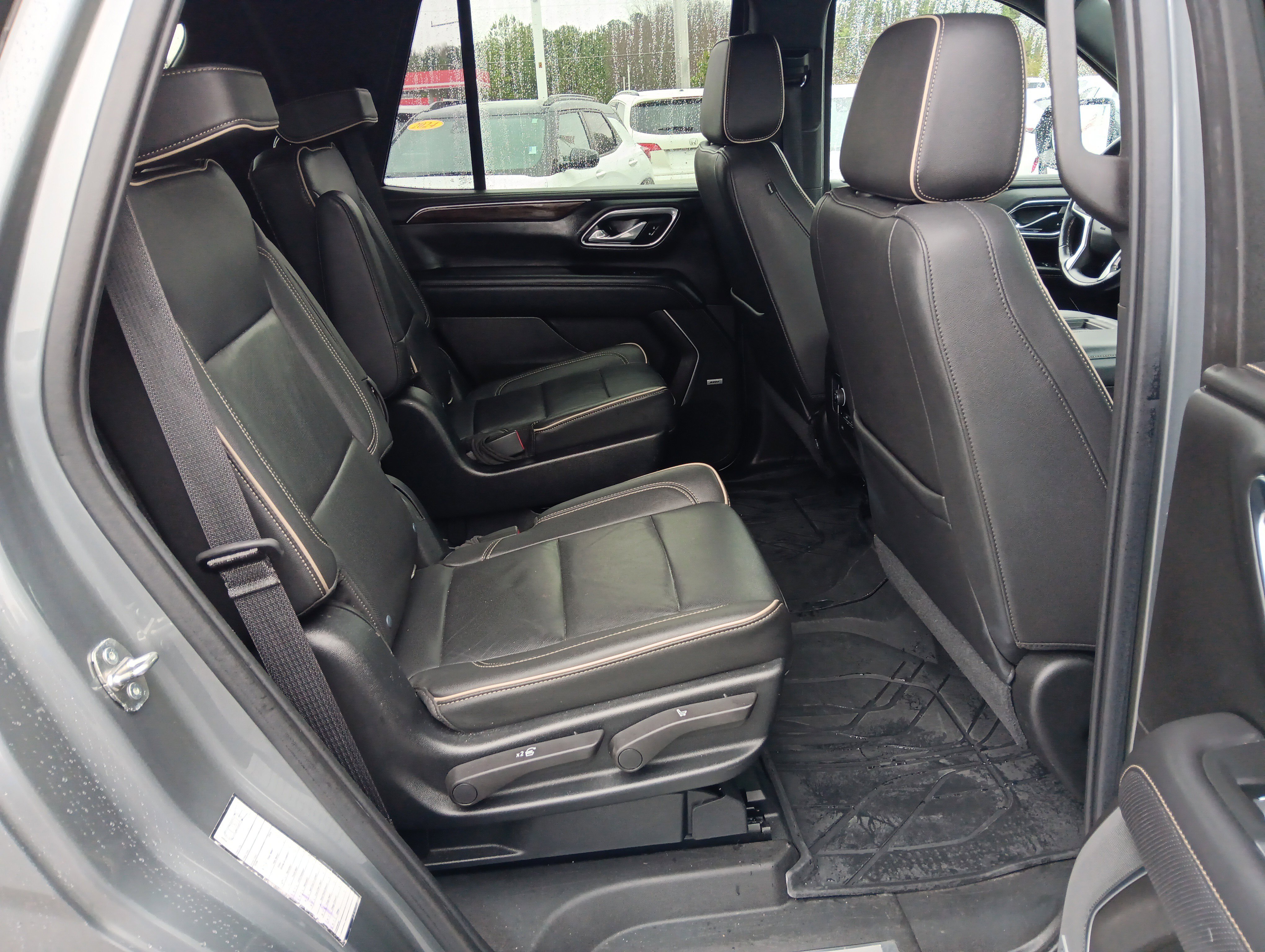 Used 2021 Chevrolet Tahoe Premier w/ Premium Package image 23