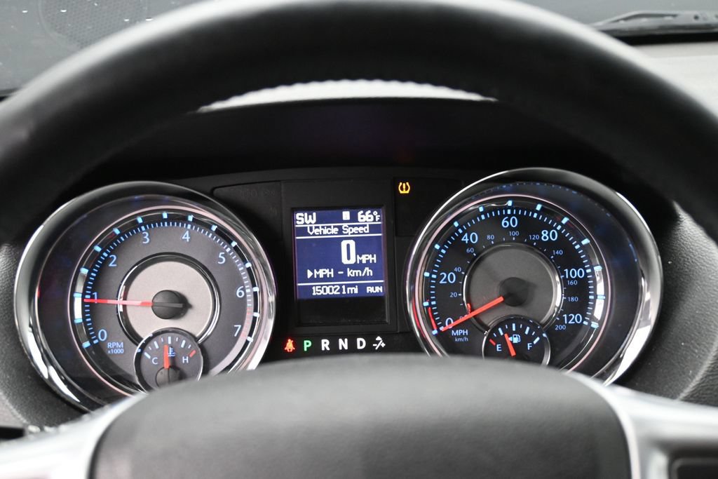 Used 2014 Chrysler Town & Country Touring FWD image 12