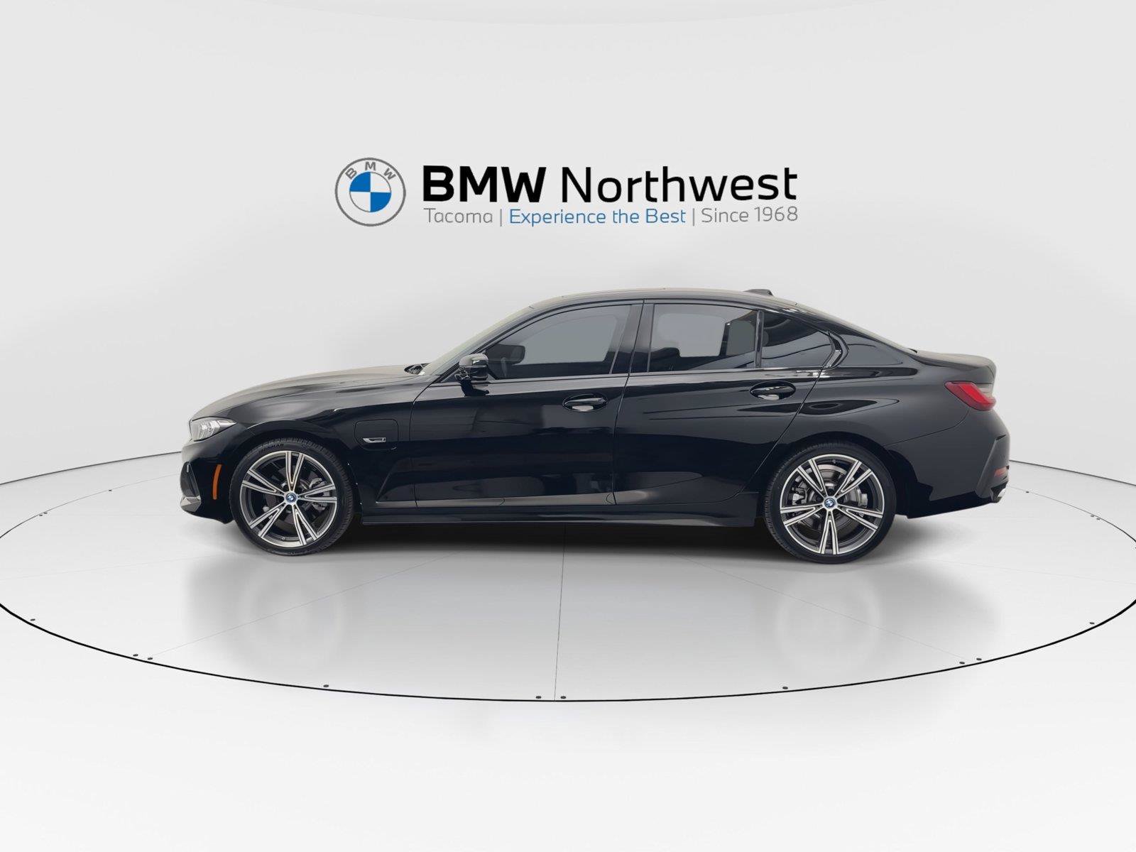 Used 2023 BMW 330e w/ Premium Package RWD image 11