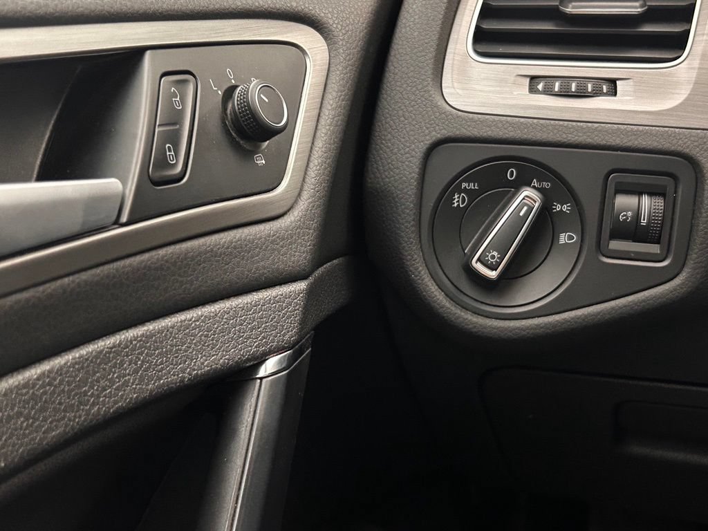 Used 2015 Volkswagen Golf TDI FWD image 19