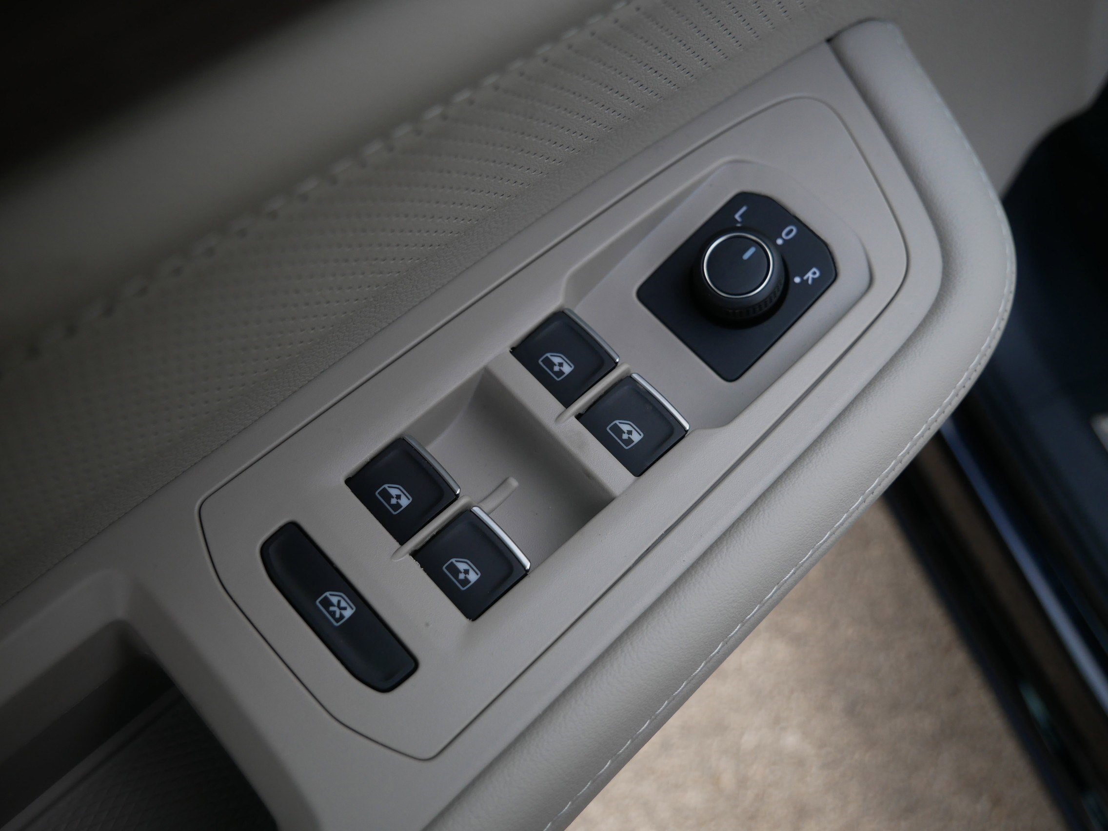 New 2026 Volkswagen Atlas SE image 7