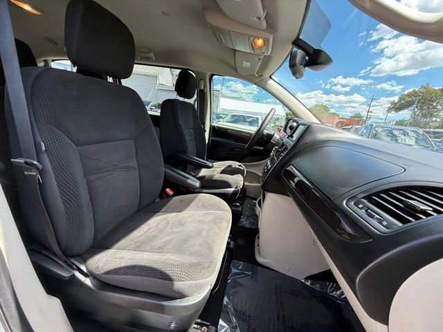 Used 2019 Dodge Grand Caravan SE w/ UConnect Hands-Free Group image 33