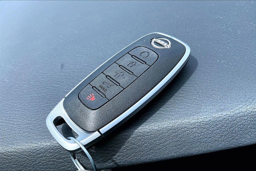 Used 2024 Nissan Pathfinder Platinum w/ Black Appearance Package AWD/4WD image 13