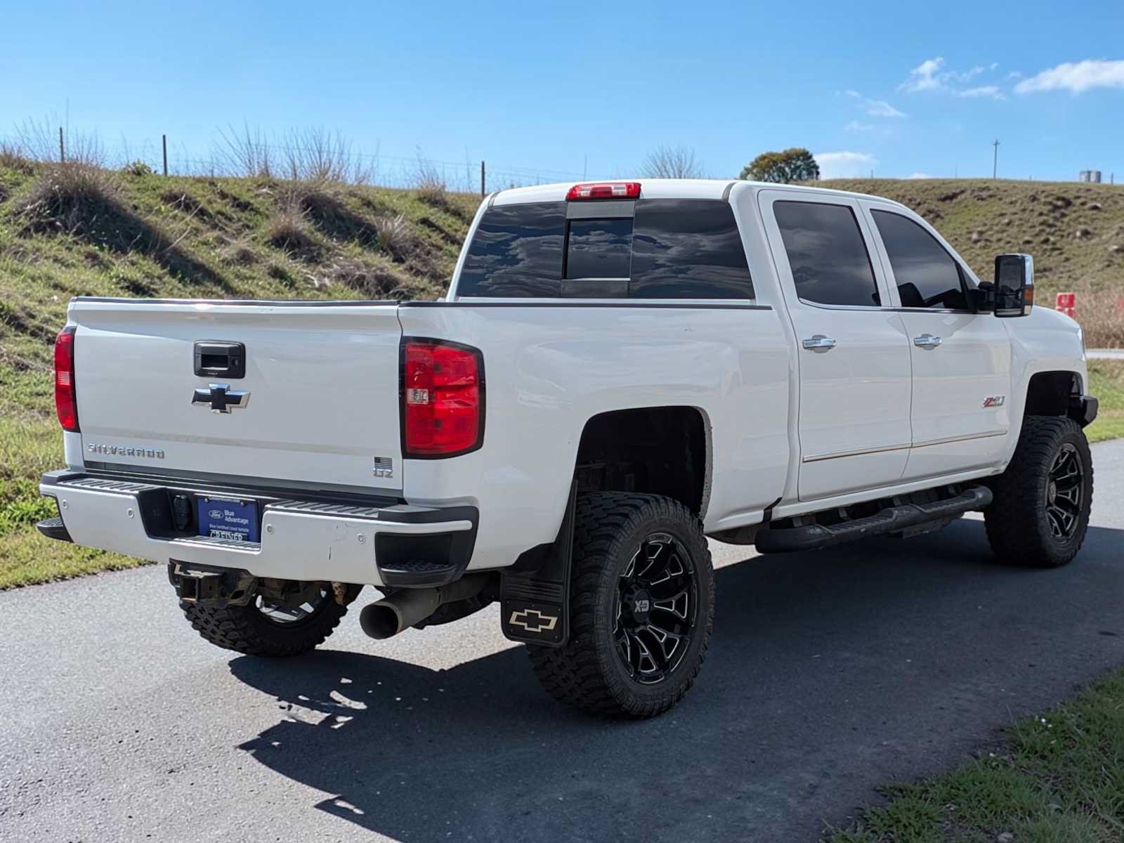 Used 2018 Chevrolet Silverado 3500 LTZ AWD/4WD image 6