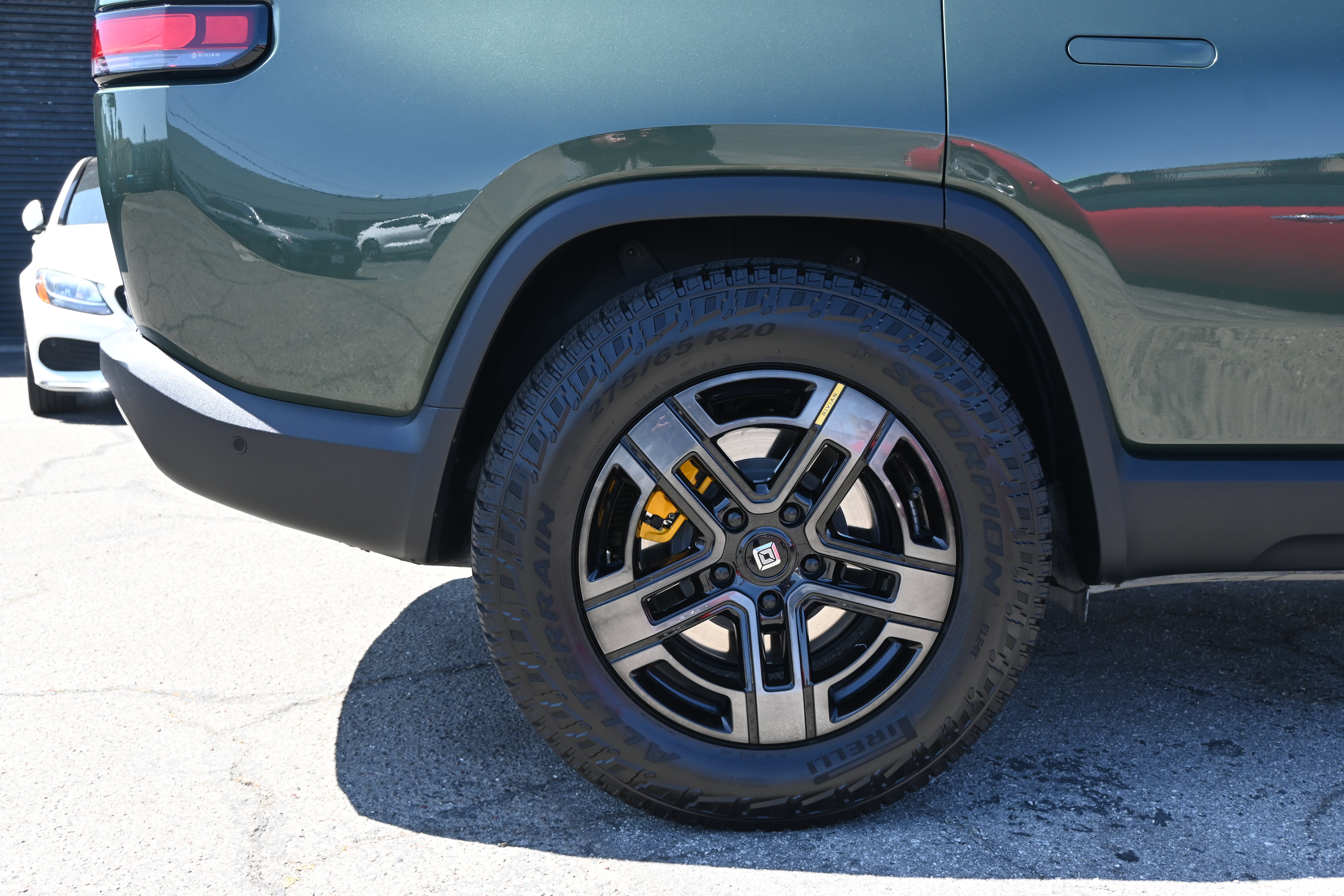 Used 2023 Rivian R1S Adventure AWD/4WD image 12