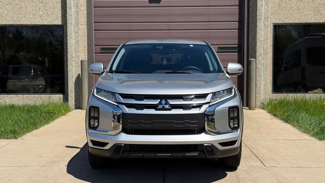 Used 2025 Mitsubishi Outlander Sport ES AWD/4WD image 2
