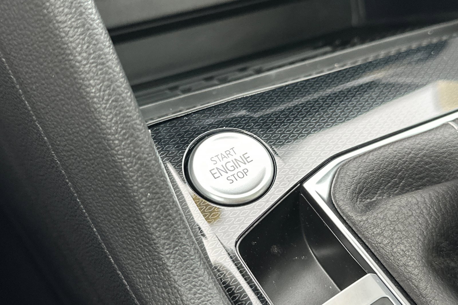 New 2026 Volkswagen Taos SEL image 23