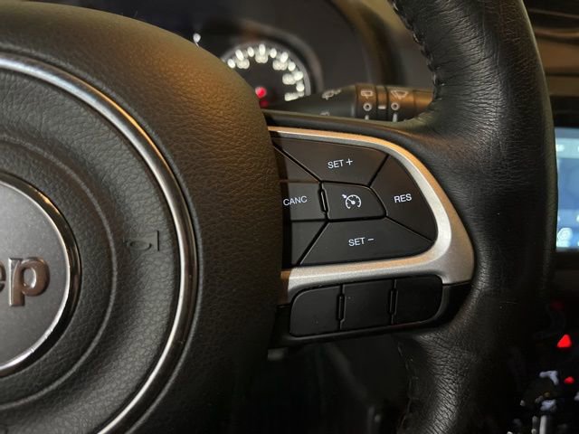 Used 2019 Jeep Renegade Latitude w/ Cold Weather Group image 18