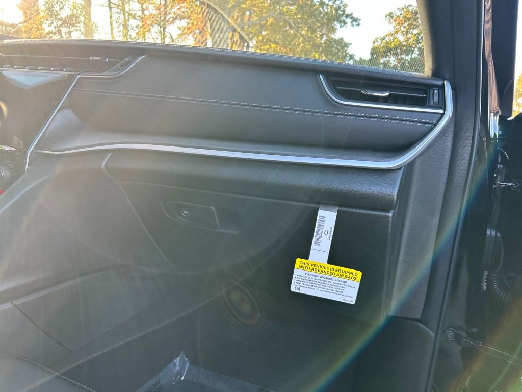 New 2025 Jeep Grand Cherokee L Limited w/ Luxury Tech Group II image 29