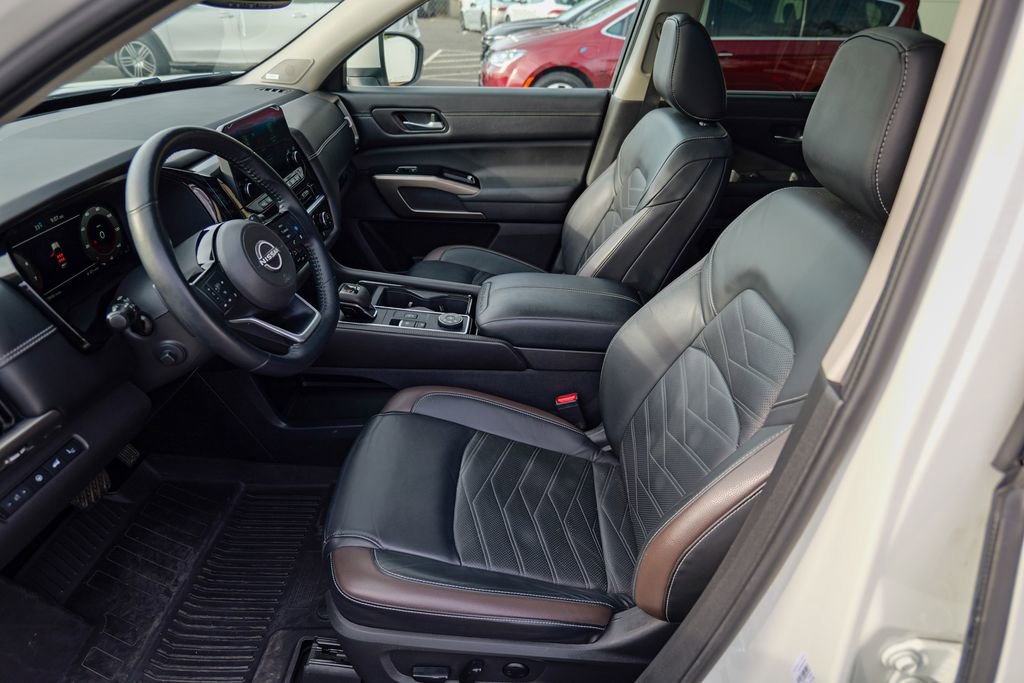 Used 2022 Nissan Pathfinder Platinum w/ Cargo Package image 21