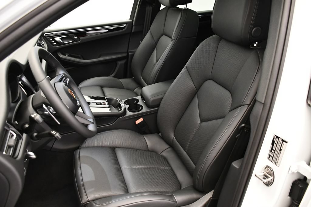 Certified 2026 Porsche Macan AWD/4WD image 41