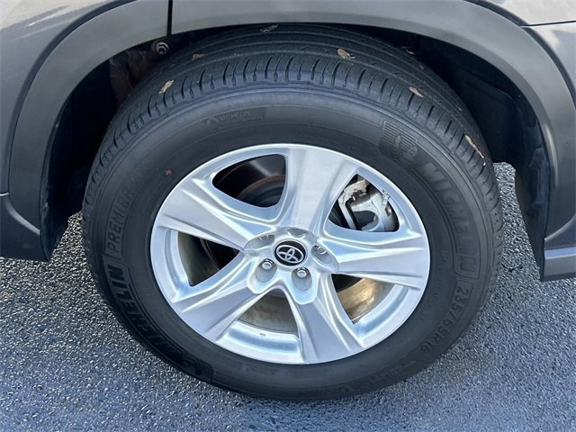 Used 2024 Toyota Highlander LE image 14