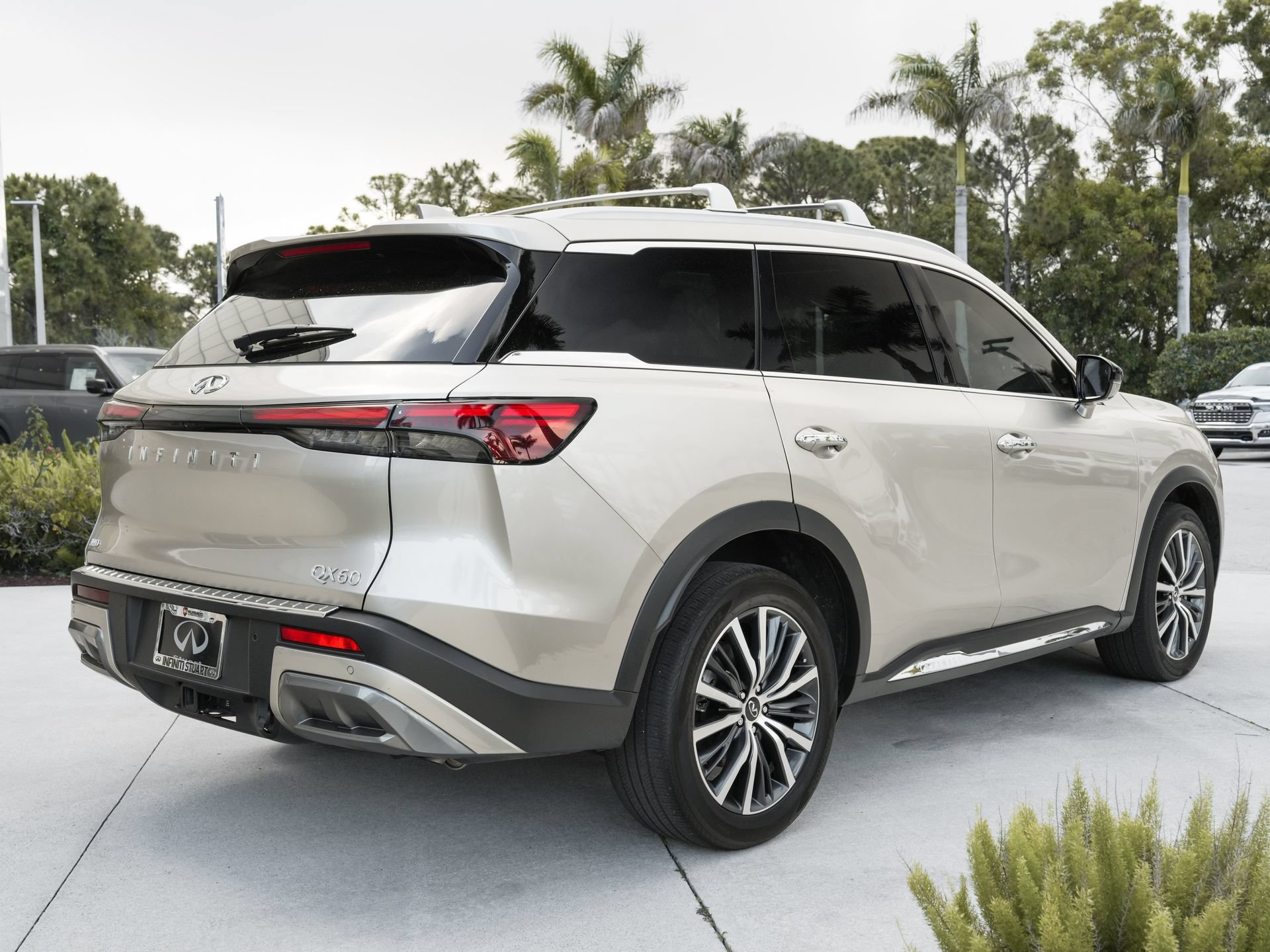 Used 2025 INFINITI QX60 Sensory w/ Vision Package AWD/4WD image 23