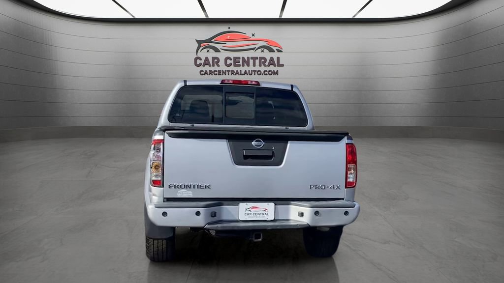 Used 2017 Nissan Frontier PRO-4X image 4