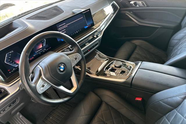Used 2024 BMW X7 xDrive40i image 9