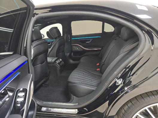Used 2022 Mercedes-Benz S 500 4MATIC w/ AMG Line Package image 11