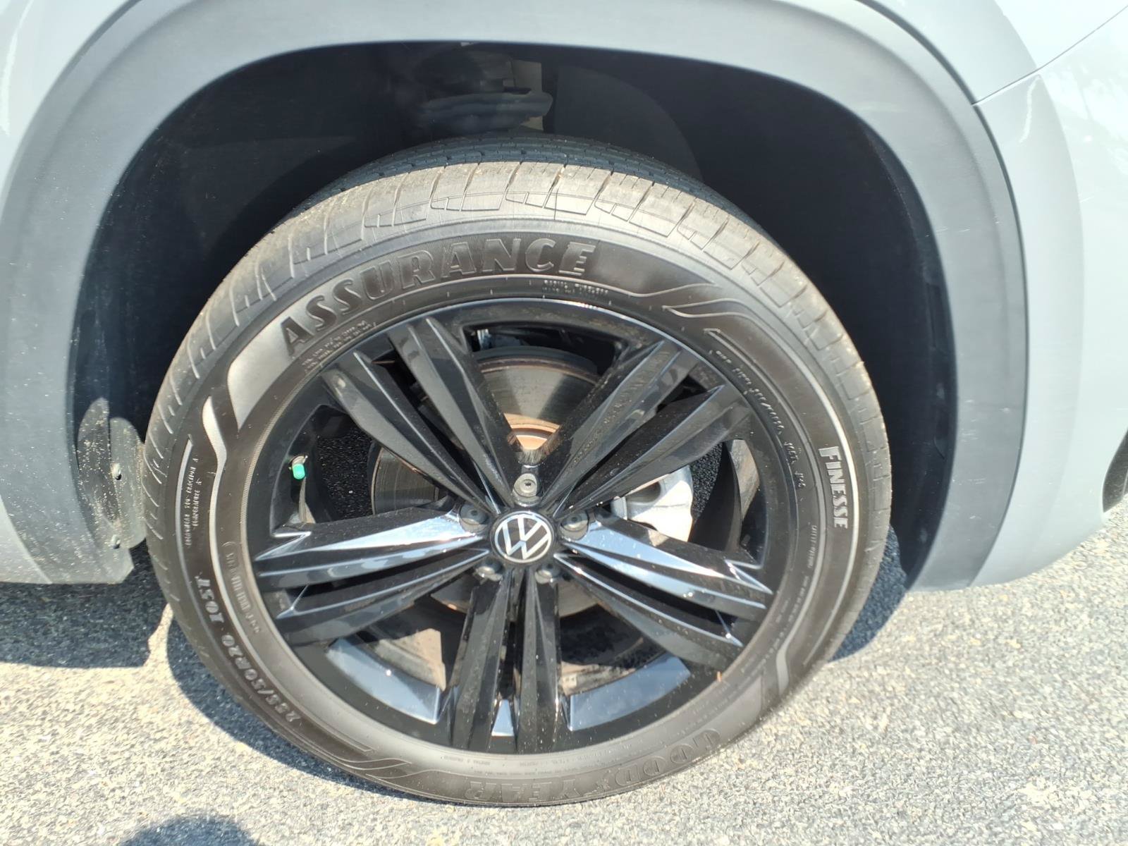 Certified 2023 Volkswagen Atlas Cross Sport SEL R-Line AWD/4WD image 7