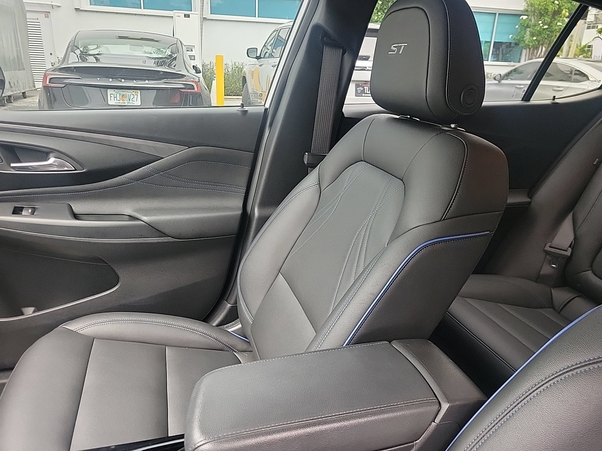 Used 2025 Buick Envista Sport Touring w/ Convenience I Package FWD image 19