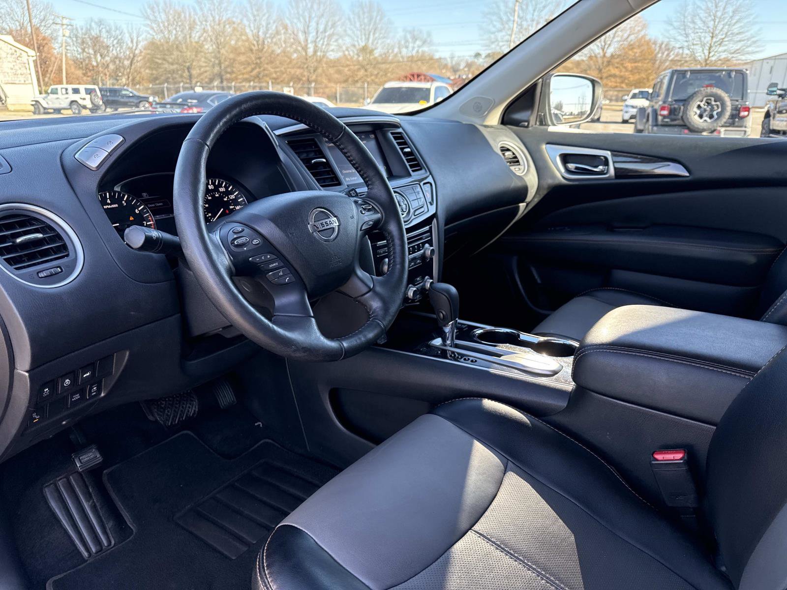 Used 2020 Nissan Pathfinder SL image 34