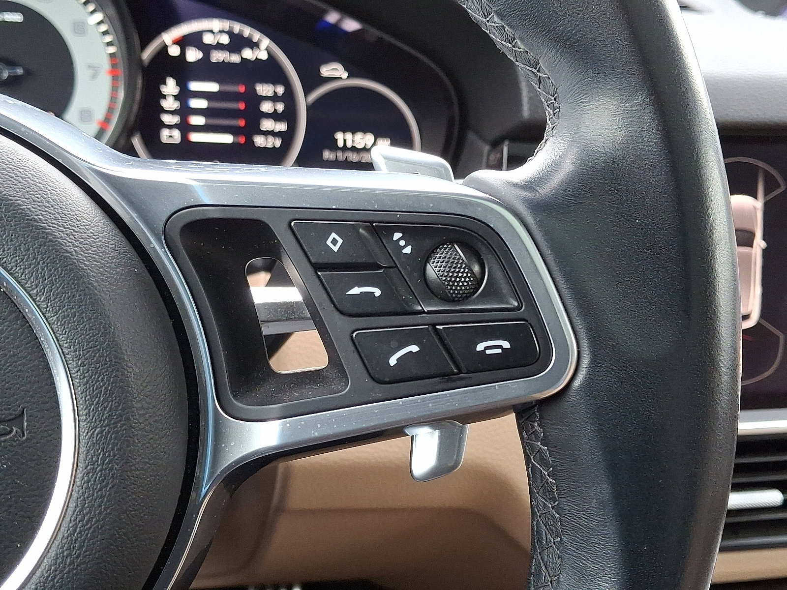 Used 2023 Porsche Cayenne S image 25