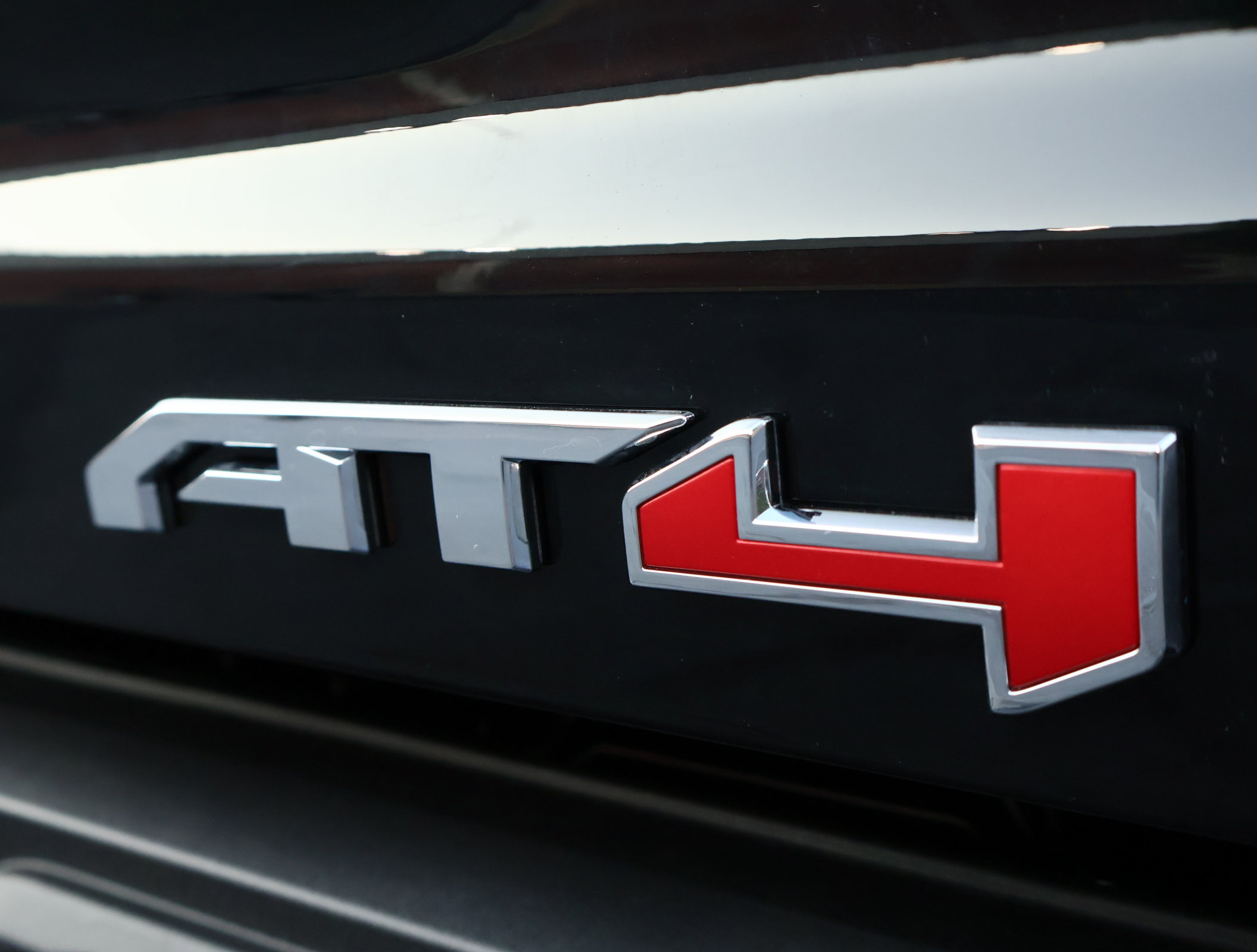Used 2024 GMC Canyon AT4 w/ Technology Package AWD/4WD image 6